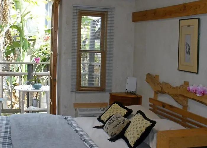 Les Artistes Inn